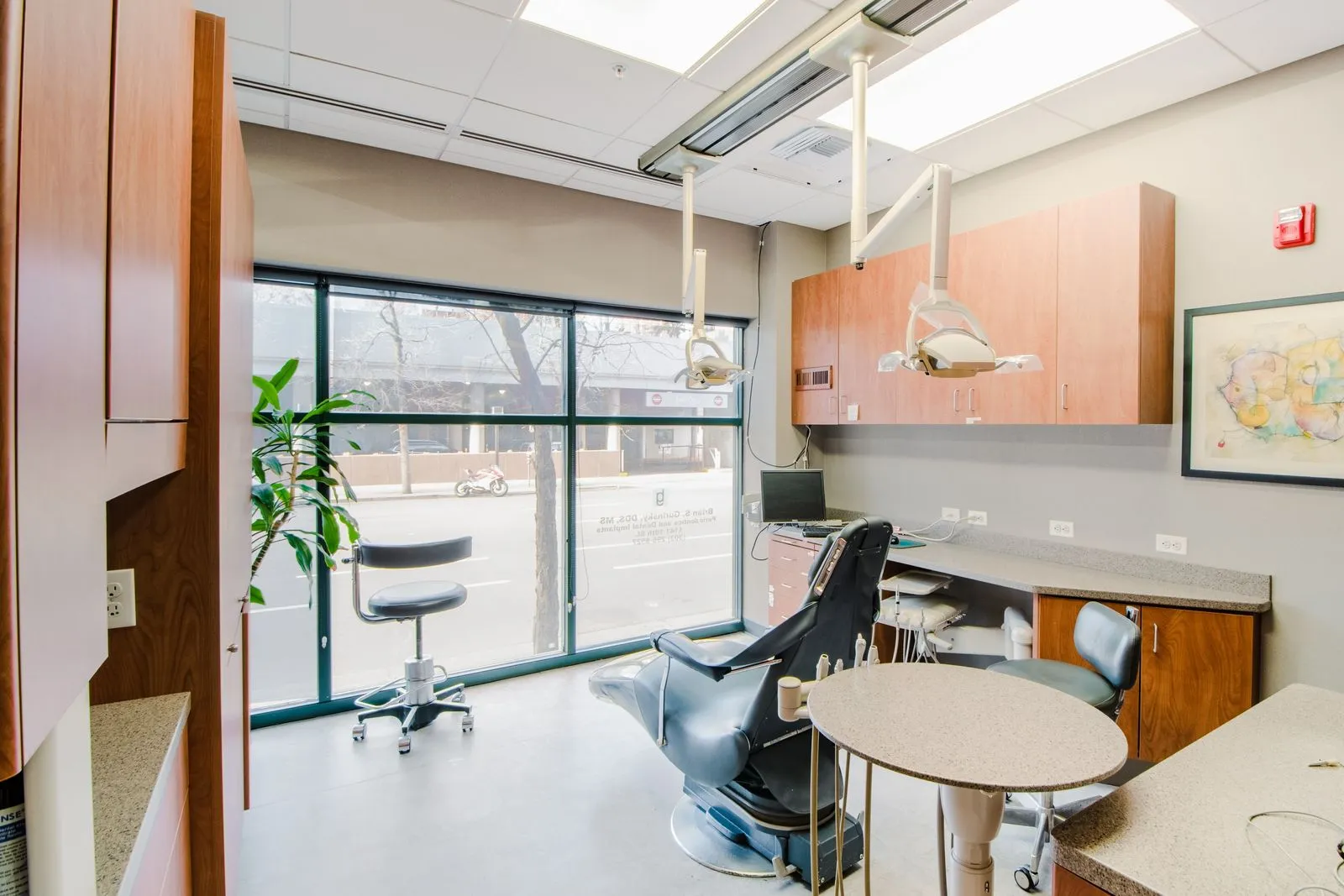 What is a periodontist?